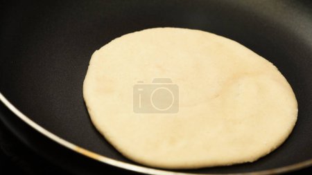 Making sourdough leavened pita-like flatbread on dry frying pan