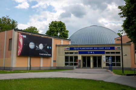 Foto de Viena, Austria - 14 de junio de 2023: Edificio planetario en el Parque Prater de Viena - Imagen libre de derechos
