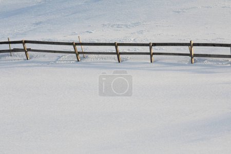 Foto de Día de invierno nevado paisaje escénico con toques de nieve - Imagen libre de derechos