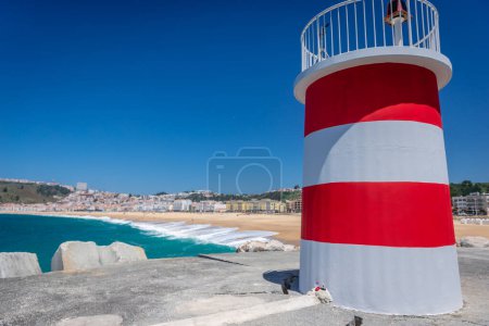 Leuchtturm Pontao Norte in Nazare Stadt an der so genannten Silberküste, Region Oeste in Portugal