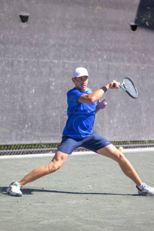 Téléchargez les photos : Swedish tennis player Lucas Renard plays during the Midtown Weston Future MT tennis tournament at Weston, FL on February, 13th 2023 - en image libre de droit