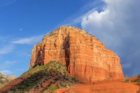 Téléchargez les photos : Montagnes à Sedona, Arizona pendant le tournage du printemps 2024 le 18 mars 2024 - en image libre de droit