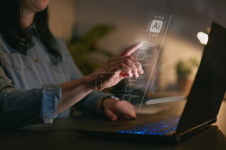 Computerkonzept mit künstlicher Intelligenz KI-Overlay projiziert auf Bildschirm der Frau mit Laptop
