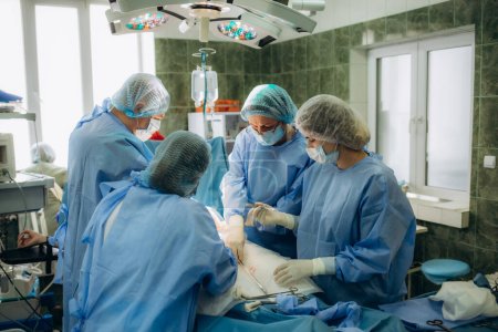 Widok z sali operacyjnej podczas porodu.