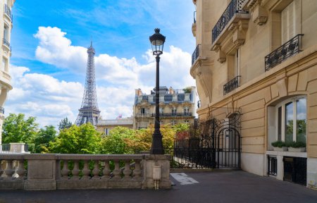 Téléchargez les photos : Célèbre monument de la Tour Eiffel et ville de Paris en été, Paris France - en image libre de droit
