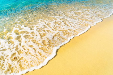 Téléchargez les photos : Eau turque et fond de plage d'été, île de Mykonos, Grèce, tonique - en image libre de droit