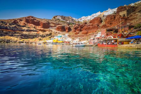 Téléchargez les photos : Baie d'Amoudi, port d'Oia, Santorin Grèce à l'été ensoleillé, tonique - en image libre de droit