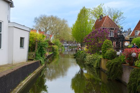 ländliche holländische traditionelle Land kleine Altstadt Edam mit Kanälen, Niederlande