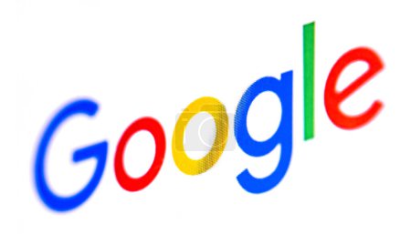 Téléchargez les photos : Varsovie, Pologne - 13 Juillet 2022 : Google recherche panneau de logotype dans le navigateur pour la navigation dans l'information globale. Interface de la barre de système de recherche - en image libre de droit