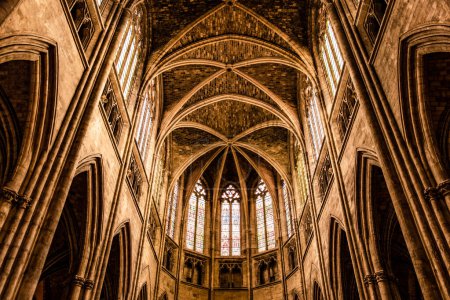 Téléchargez les photos : Cathédrale de Bordeaux à l'intérieur, église catholique romaine Saint Andrew. Célèbre bâtiment touristique bordelais. - en image libre de droit