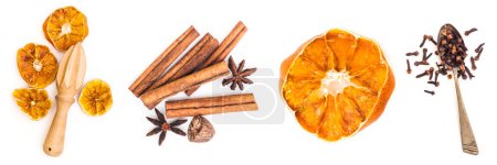 Téléchargez les photos : Ensemble d'épices douces, bâtonnets de cannelle aux oranges sèches et anis étoilé - en image libre de droit