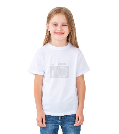 Téléchargez les photos : Petite fille enfant portant un t-shirt blanc vierge isolé sur fond blanc - en image libre de droit