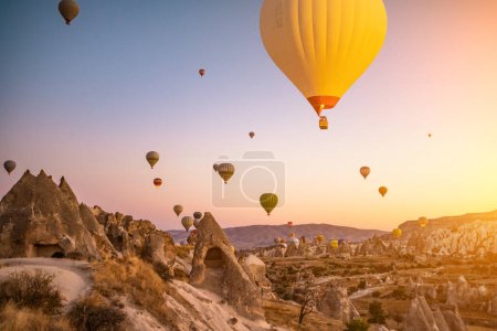Foto de Festival de globos aerostáticos en Capadocia, Turquía - Imagen libre de derechos