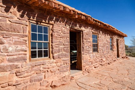 Ein altes Ziegel- und Felsenkoje-Haus, das für die Arbeitsranch von Winsor Castle genutzt wurde, dem heutigen Pipe Springs National Monument in Arizona.