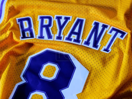 Foto de Jersey Kobe Bryant Lakers color amarillo, marco horizontal: 07 July 2023 - Imagen libre de derechos