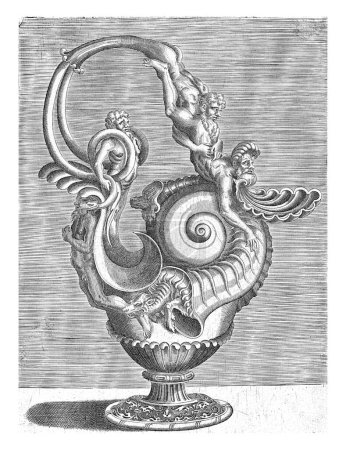 Téléchargez les photos : Cruche en forme de coquille d'escargot, avec une oreille, Balthazar van den Bos, d'après Cornelis Floris (II), 1548 La partie supérieure de l'oreille est formée par un homme tenant un deuxième homme par la taille. - en image libre de droit