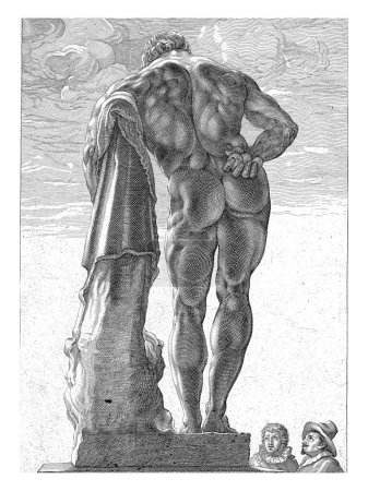 Une grande statue d'Hercule, vue de dos, appuyée sur son bâton. Jusqu'en 1787, cette statue se trouvait dans le Palazzo Farnese, d'où le nom Hercule Farnese.