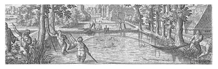 Foto de Los peces son capturados en un estanque usando una red de arrastre. La impresión tiene un título en latín y forma parte de una serie de 54 grabados. - Imagen libre de derechos