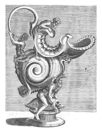 Téléchargez les photos : Cruche en forme de coquille d'escargot, reposant sur le dos d'un homme assis sur une tortue, Balthazar van den Bos, d'après Cornelis Floris (II), 1548 L'oreille de la cruche se compose d'une corne. - en image libre de droit