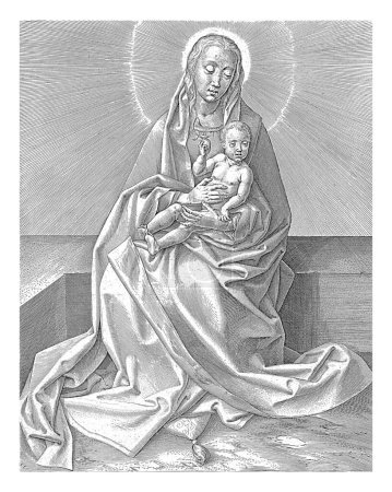 Foto de María con el Niño Jesús en su regazo, Hieronymus Wierix, 1563 - antes de 1586 María se sienta en un banco con el Niño Jesús en su regazo. El Niño sostiene un fruto en su mano. - Imagen libre de derechos