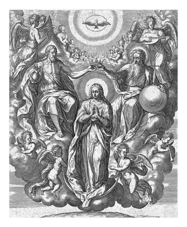 Téléchargez les photos : Au ciel, Marie est couronnée par le Christ et Dieu le Père. Au-dessus d'eux le Saint-Esprit sous la forme d'une colombe. Ils sont entourés d'anges. - en image libre de droit