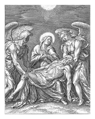 Foto de Pieta, Hieronymus Wierix, 1563 - antes de 1573 El Cristo muerto yace en el regazo de María. Su cuerpo está sostenido por dos ángeles. En el margen una leyenda de seis líneas, en dos columnas, en latín. - Imagen libre de derechos