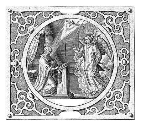 Foto de Anunciación (Humilis), Jerónimo Wierix, 1563 - antes de 1619 María se arrodilla detrás de su atril. Ella es visitada por el ángel Gabriel. - Imagen libre de derechos
