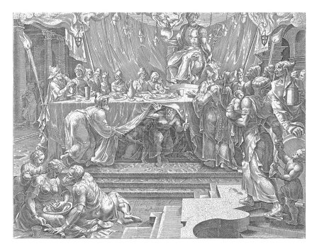 Foto de Los sacerdotes comen la comida por la noche con sus familias para Bel, Philips Galle, después de Maarten van Heemskerck, 1601 - 1633 Los sacerdotes y sus esposas e hijos entran en el templo - Imagen libre de derechos