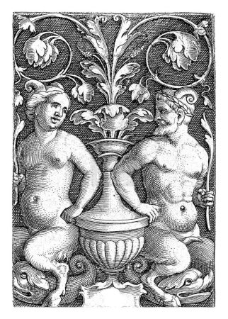 Téléchargez les photos : Satyre femelle et mâle, Georg Pencz, 1510-1550 Les deux satyres sont assis sur un dauphin de chaque côté d'un vase de vignes à feuilles. Fond ombragé. Une des deux feuilles. - en image libre de droit