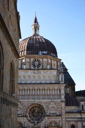 Basílica de Santa Maria Maggiore en Citta Alta, Bérgamo, Italia
