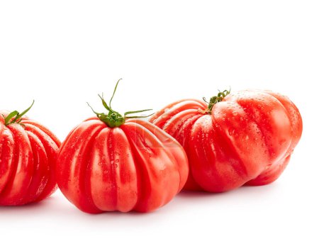 Téléchargez les photos : Tomate isolée sur fond blanc - en image libre de droit