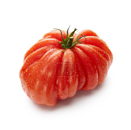 Téléchargez les photos : Fresh ripe tomato closeup isolated on white background - en image libre de droit