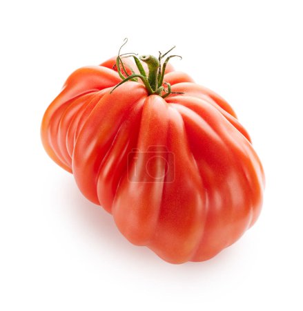 Téléchargez les photos : Fresh ripe tomato close up isolated on white background - en image libre de droit