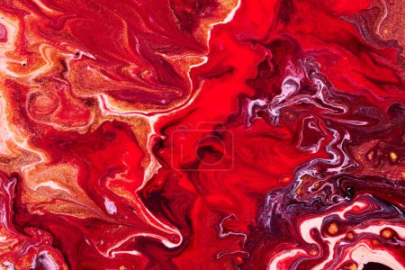 Foto de Textura fluida de pintura. Papel rojo jaspeado fondo abstracto - Imagen libre de derechos