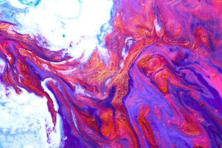 Téléchargez les photos : Texture de la peinture dans les tons violets. Papier marbré fond abstrait - en image libre de droit