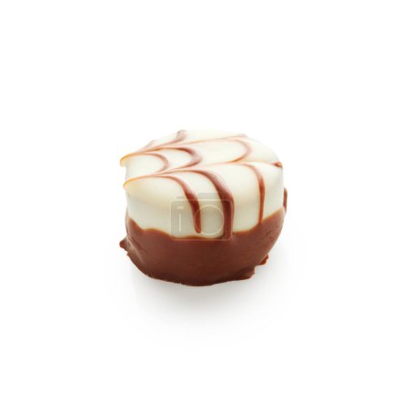 Téléchargez les photos : Ensemble de bonbons au chocolat isolé sur fond blanc. Confection - en image libre de droit