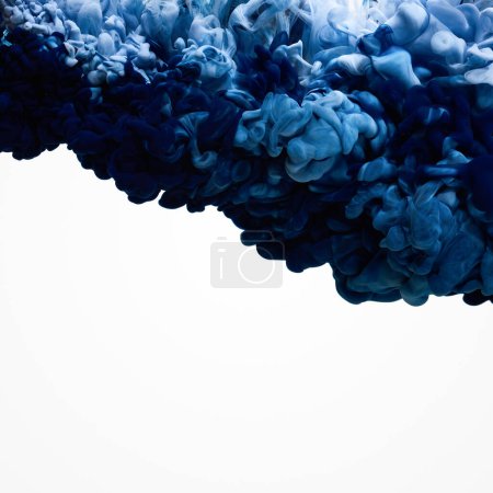Foto de Salpicadura de pintura azul en agua - Imagen libre de derechos