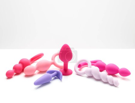 Foto de Anal plugs and dildo sex toys isolated on white background - Imagen libre de derechos