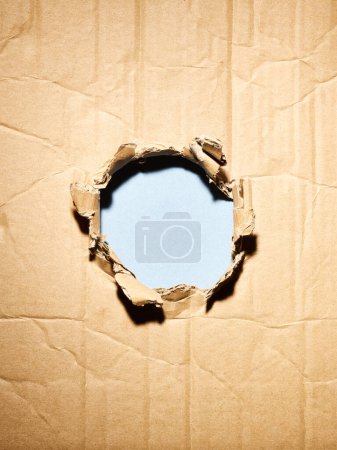 Téléchargez les photos : Fond de texture en carton froissé déchiré - en image libre de droit
