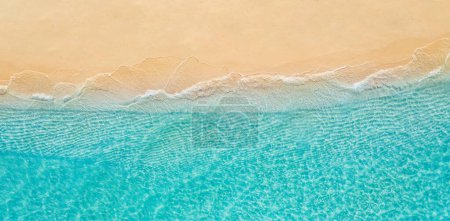 Téléchargez les photos : Vue aérienne sur la plage de sable fin - en image libre de droit