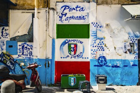 Foto de Nápoles, Italia, 18 de abril de 2023, la ciudad celebra la euforia de la serieUn título de vuelta a la ciudad 33 años después de Maradona. - Imagen libre de derechos