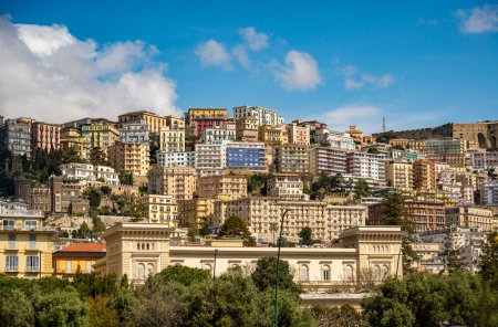 Téléchargez les photos : Ville de Naples vue du front de mer de Naples en Italie - en image libre de droit