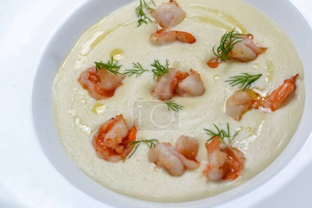 Téléchargez les photos : Délicieuse soupe à la crème de crevettes - en image libre de droit