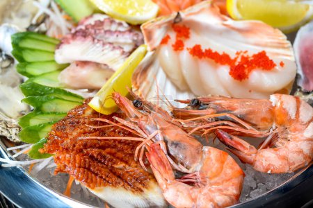 Téléchargez les photos : Fresh seafood on wooden background - en image libre de droit