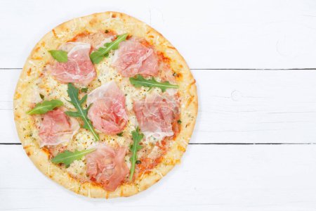 Téléchargez les photos : Ham pizza prosciutto from above copyspace copy space on wooden board wood - en image libre de droit