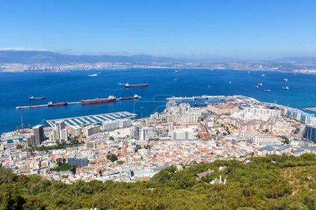 Foto de Gibraltar port Mediterranean Sea ships travel traveling town overview travelling - Imagen libre de derechos