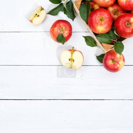 Foto de Apples apple fruits fruit with leaves from above square copyspace copy space wooden board wood - Imagen libre de derechos