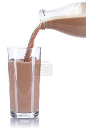 Téléchargez les photos : Chocolate drink milk pouring pour glass bottle isolated on a white background - en image libre de droit