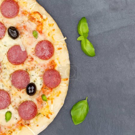 Téléchargez les photos : Pizza pepperoni salami from above copyspace copy space square close up on a slate squared - en image libre de droit