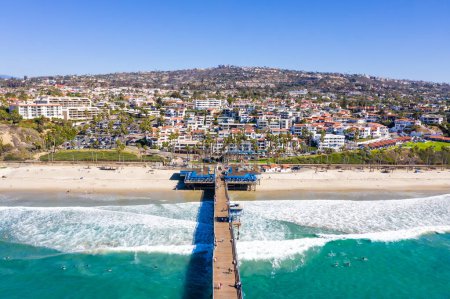 Téléchargez les photos : Vue Aérienne de San Clemente Californie avec jetée et plage vacances en mer aux Etats-Unis - en image libre de droit